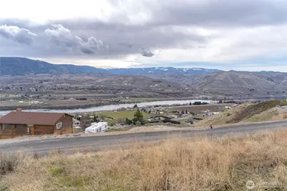 3203 10th Street SE, East Wenatchee, WA 98802 - Photo 5