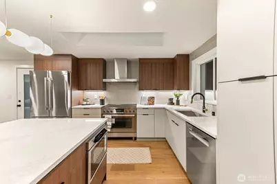 2404 127th Avenue SE, Bellevue, WA 98005 - Photo 9