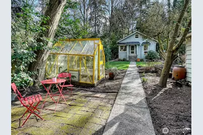 2337 NE 86th Street, Seattle, WA 98115 - Photo 3