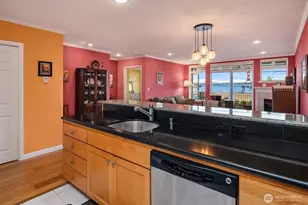 6042 Seaview Ave NW, Seattle, WA 98107 - Photo 9