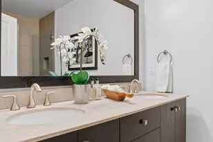 699 John St, Seattle, WA 98109 - Photo 19