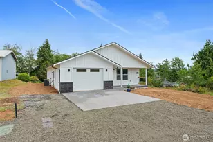 635 Elm St, Raymond, WA 98577 - Photo 1