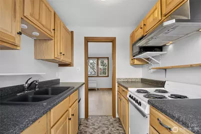 7870 Green Lake Drive N #10, Seattle, WA 98103 - Photo 17