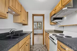 7870 Green Lake Dr N, Seattle, WA 98103 - Photo 17