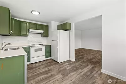 813 Woodford Avenue N, Kent, WA 98031 - Photo 9