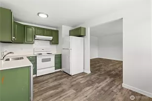 813 Woodford Ave N, Kent, WA 98031 - Photo 9