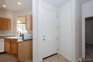 800 SE Parkside Pl, College Place, WA 99324 - Photo 3