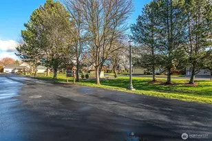 800 SE Parkside Pl, College Place, WA 99324 - Photo 25