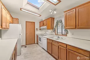 5900 64th St NE, Marysville, WA 98270 - Photo 11