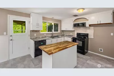 8415 Mt Tacoma Drive SW, Lakewood, WA 98498 - Photo 13