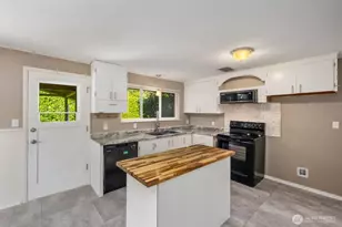 8415 Mt Tacoma Dr SW, Lakewood, WA 98498 - Photo 13