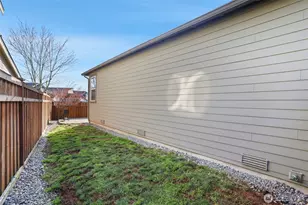 17818 Berkeley Pkwy E, Bonney Lake, WA 98391 - Photo 33