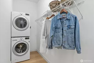 3813 Fremont Ln N, Seattle, WA 98103 - Photo 11