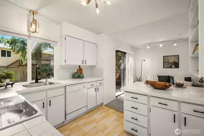 8129 NE 131st Street, Kirkland, WA 98034 - Photo 13