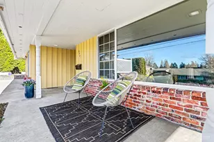 8900 2nd Ave NE, Seattle, WA 98115 - Photo 3