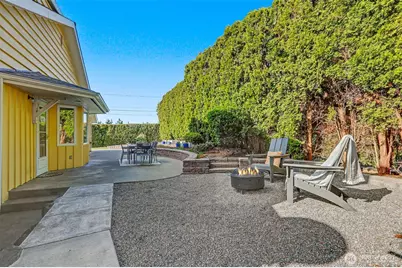 8900 2nd Avenue NE, Seattle, WA 98115 - Photo 19