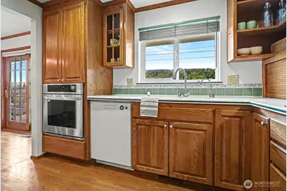 8900 2nd Avenue NE, Seattle, WA 98115 - Photo 11