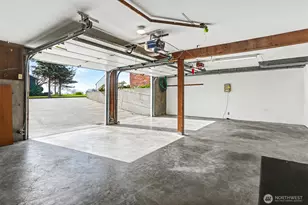 8900 2nd Ave NE, Seattle, WA 98115 - Photo 35