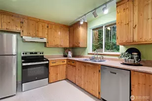 565 NE Ormsby Way, Bremerton, WA 98311 - Photo 17