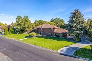 810 D St SW, Ephrata, WA 98823 - Photo 1