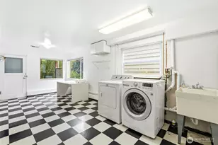 1058 NE 106th St, Seattle, WA 98125 - Photo 21