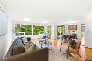 1058 NE 106th St, Seattle, WA 98125 - Photo 3