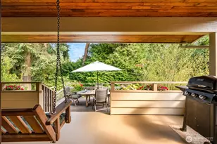 1058 NE 106th St, Seattle, WA 98125 - Photo 5