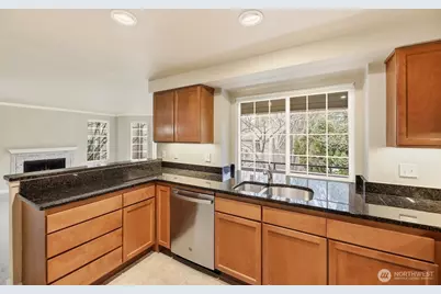 10016 NE 120th Lane #F201, Kirkland, WA 98034 - Photo 9