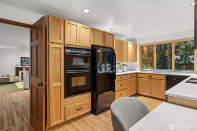 13619 NE 28th St, Bellevue, WA 98005 - Photo 11