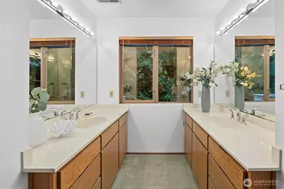 13619 NE 28th St, Bellevue, WA 98005 - Photo 23