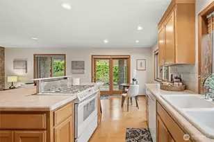 7810 175th St SW, Edmonds, WA 98026 - Photo 11