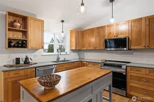 7440 S Eagle Glen Ln, Clinton, WA 98236 - Photo 11