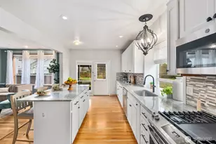 1424 Latham Ct, DuPont, WA 98327 - Photo 5