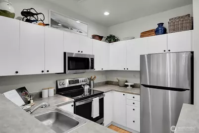 2414 1st Avenue #321, Seattle, WA 98121 - Photo 11