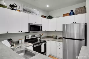 2414 1st Ave, Seattle, WA 98121 - Photo 11