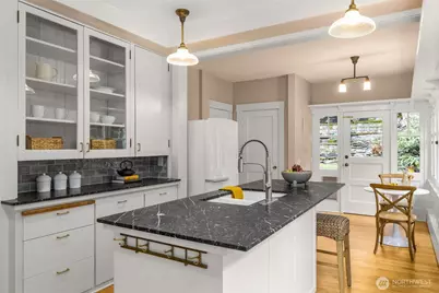 1107 Grand Avenue, Seattle, WA 98122 - Photo 11