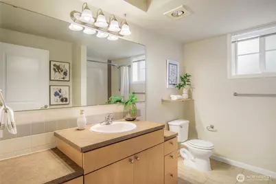 124 Bellevue Avenue E #206, Seattle, WA 98102 - Photo 11