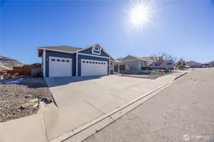 444 Hilltop Pl, Chelan, WA 98816 - Photo 35