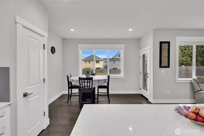 423 205th Street SW #B, Lynnwood, WA 98036 - Photo 9