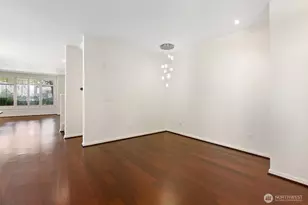 10590 NE 12th St, Bellevue, WA 98004 - Photo 15