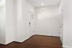 10590 NE 12th St, Bellevue, WA 98004 - Photo 11