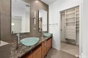 10590 NE 12th St, Bellevue, WA 98004 - Photo 9