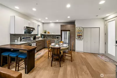 4329 Woodland Park Avenue N, Seattle, WA 98103 - Photo 3