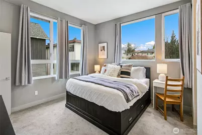 4329 Woodland Park Avenue N, Seattle, WA 98103 - Photo 21