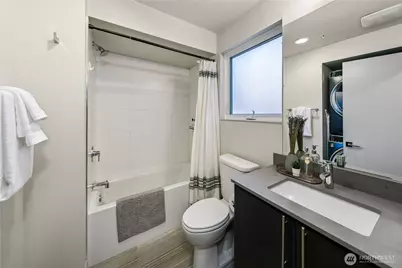 4329 Woodland Park Avenue N, Seattle, WA 98103 - Photo 15