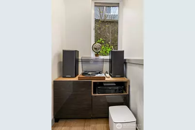 4329 Woodland Park Avenue N, Seattle, WA 98103 - Photo 9