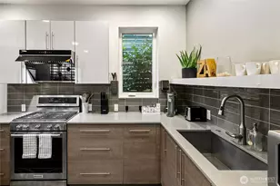 4329 Woodland Park Ave N, Seattle, WA 98103 - Photo 5