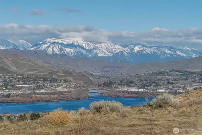 621 Upper Daniels Drive, East Wenatchee, WA 98802 - Photo 1