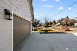 1816 NE 3rd St, East Wenatchee, WA 98802 - Photo 29