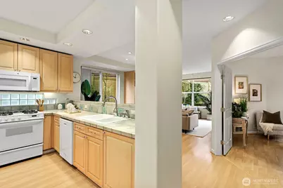 3900 2nd Avenue NE #207, Seattle, WA 98105 - Photo 11